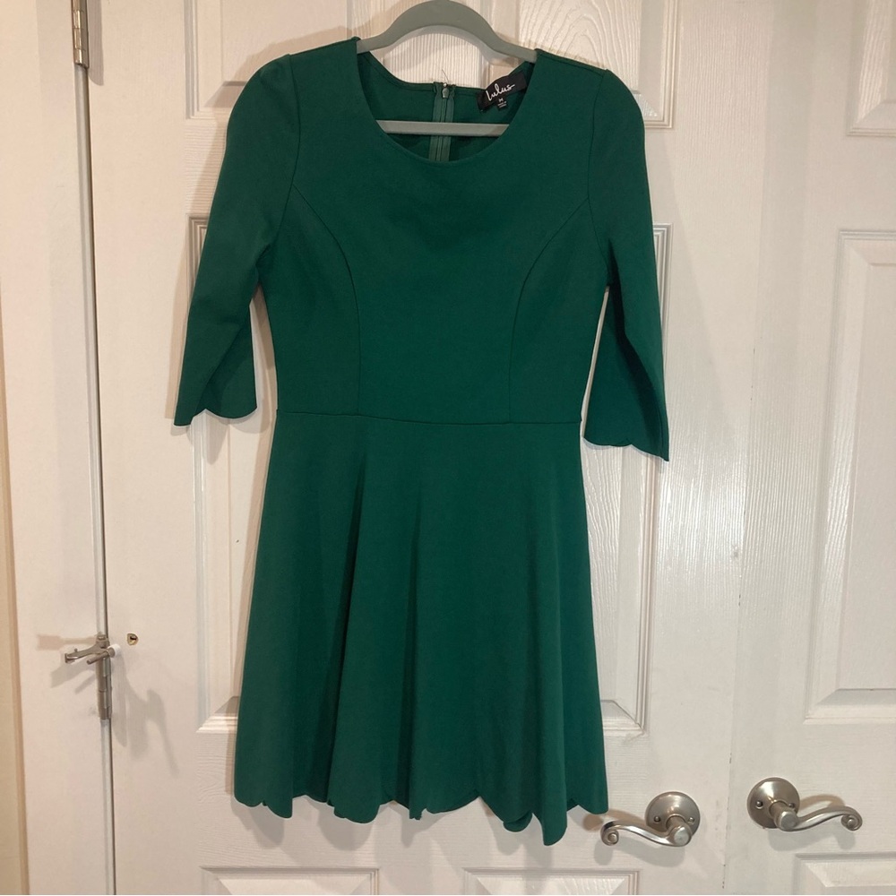 Lulus a-line emerald green modest dress with scalloped hems 3/4 sleeves size M